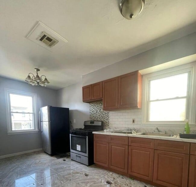 110 Baldwin Ave, Unit 2L