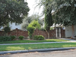 3312 - 3318 E. Sierra Madre Ave (Loren) in Fresno, CA - Building Photo - Building Photo