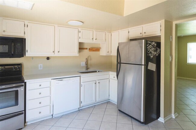 8809 Dawnridge Cir