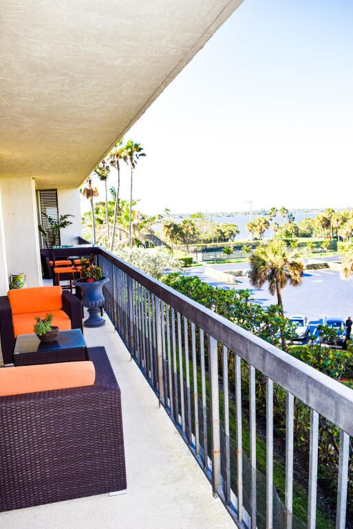 3390 S Ocean Blvd-Unit -305 in Palm Beach, FL - Building Photo - Building Photo