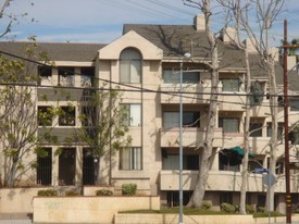 Louise Court Apartments in Los Angeles, CA - Building Photo - Building Photo