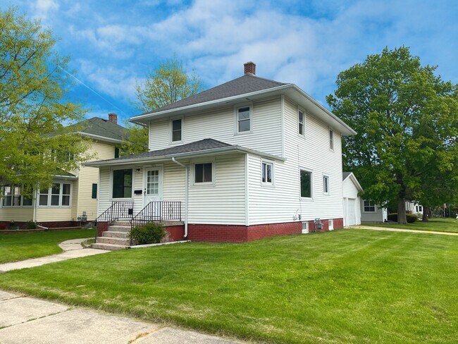 property at 1001 N 14th St