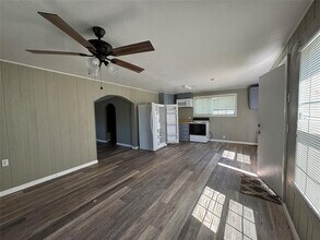 202 W Tarrant St in Cumby, TX - Building Photo - Building Photo