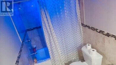 36 Murray Ave in Toronto, ON - Building Photo - Building Photo