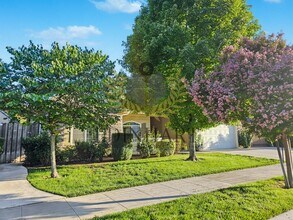 448 W Serena Ave in Clovis, CA - Building Photo - Building Photo