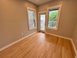272 E Cottage St, Unit 2 in Boston, MA - Building Photo - Building Photo
