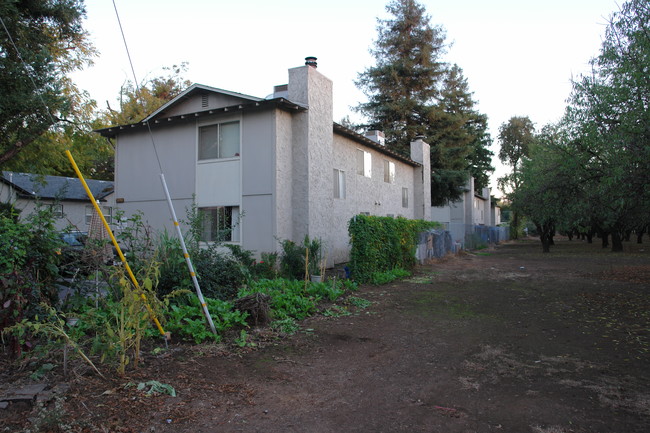 1505 W 3rd St in Chico, CA - Foto de edificio - Building Photo