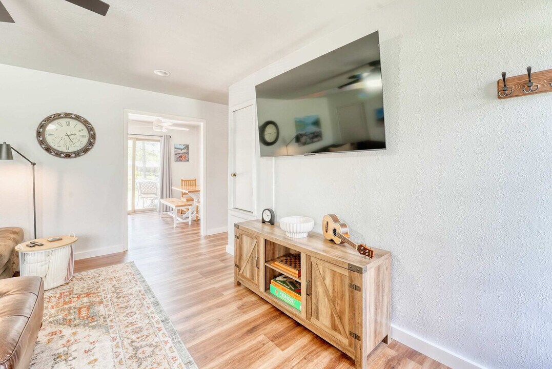 1308 SE E St in Bentonville, AR - Building Photo