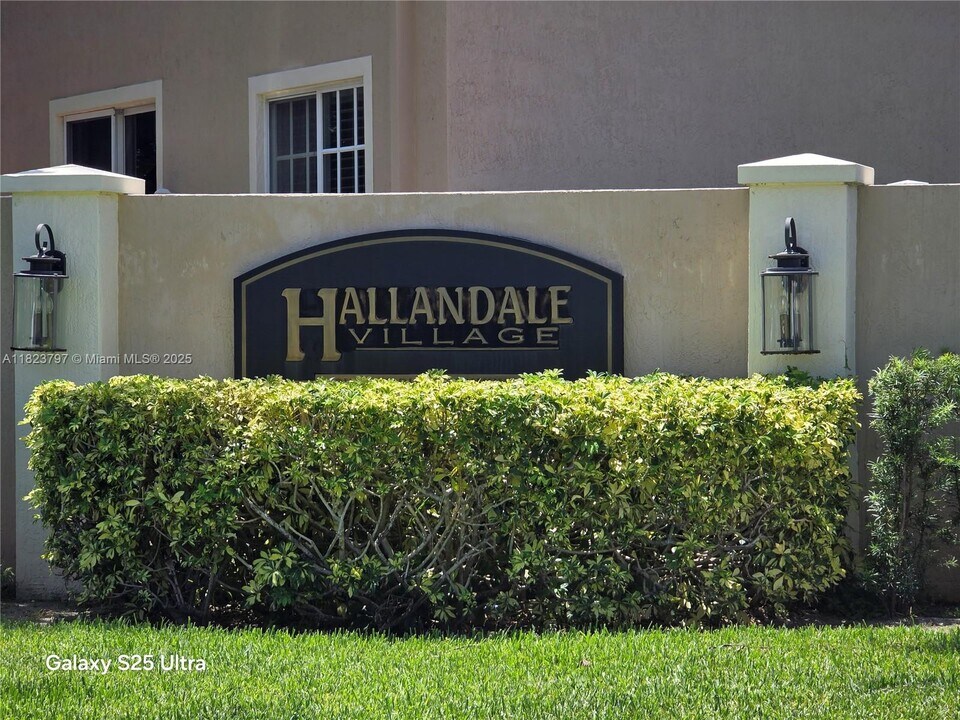 252 SE 2nd Ave in Hallandale Beach, FL - Building Photo