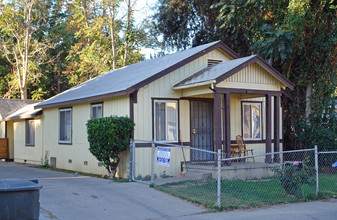 430 Harding Ave in Sacramento, CA - Building Photo - Building Photo