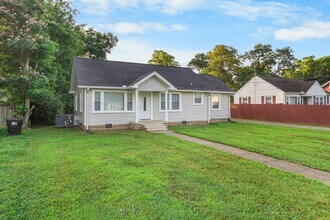 1120 Leaf Ave in Murfreesboro, TN - Foto de edificio - Building Photo
