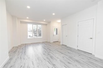 92 Pilgrim Ave in Winnipeg, MB - Foto de edificio - Building Photo