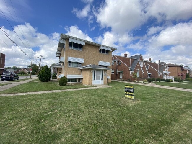 6326 Ridge Rd in Parma, OH - Building Photo - Building Photo