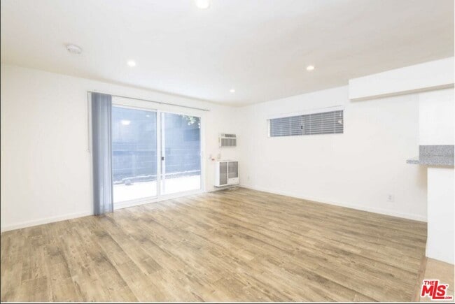 1261 Laurel Ave in West Hollywood, CA - Building Photo - Building Photo