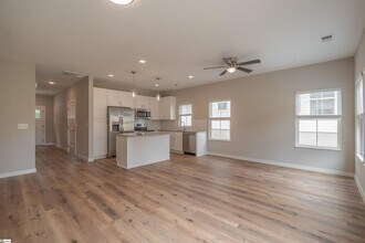 124 Woodland Dr in Greenville, SC - Building Photo - Building Photo