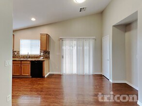 34527 Karan Swiss Cir in Queen Creek, AZ - Foto de edificio - Building Photo