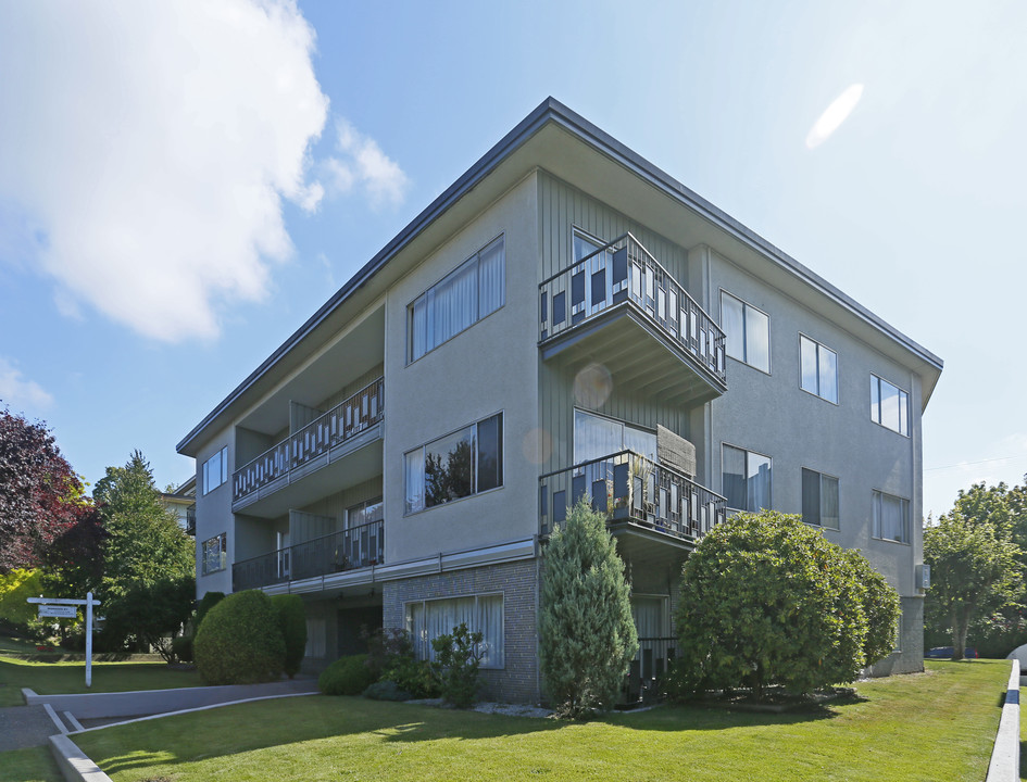 Crystal Court in Vancouver, BC - Building Photo