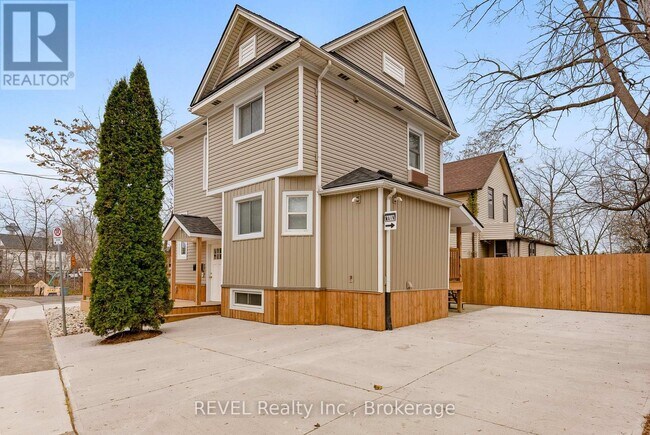 4747 Cookman Crescent in Niagara Falls, ON - Building Photo - Building Photo