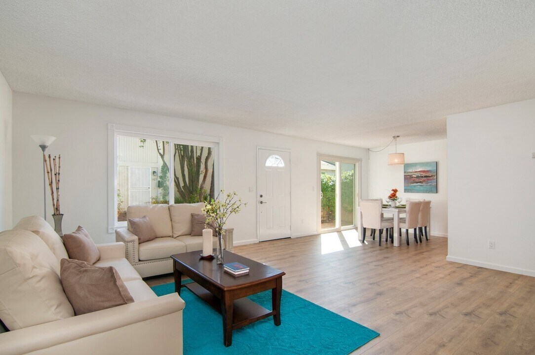 7933 Camino Glorita in San Diego, CA - Building Photo