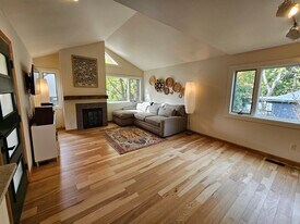 808 Jones Dr in Ann Arbor, MI - Building Photo