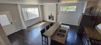 15808 14th Ave W in Lynnwood, WA - Building Photo