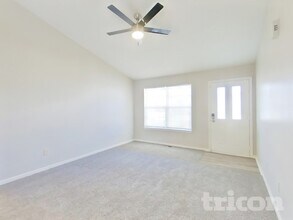 1690 Fountain Lk Dr E in Shelbyville, IN - Building Photo - Building Photo