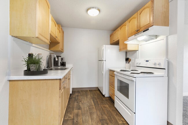 Cedars Apartments & Daffodil Court Townhomes in Sedro Woolley, WA - Foto de edificio - Building Photo