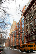 151 W 17th St in New York, NY - Foto de edificio - Building Photo