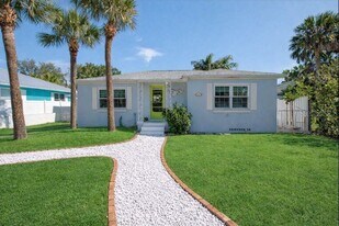 741 Lantana Ave in Clearwater, FL - Building Photo