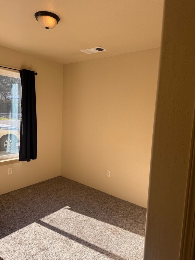 205 Madrone St in Rogue River, OR - Building Photo - Building Photo