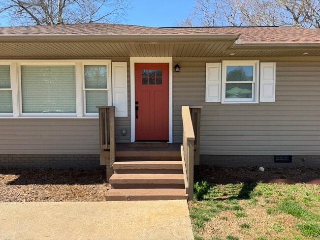 224 Cunningham Dr in Hartwell, GA - Building Photo - Building Photo