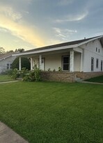 808 E Oak St in Cushing, OK - Building Photo