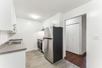 Kamel Point Village Apartments in Victoria, BC - Building Photo - Building Photo