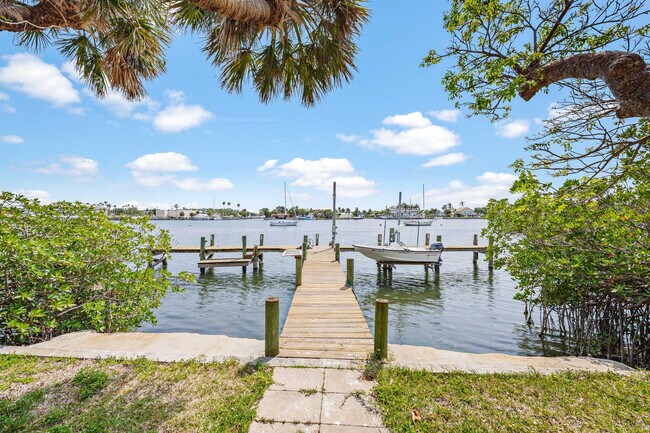 11560 Dragon Point Dr in Merritt Island, FL - Building Photo - Building Photo