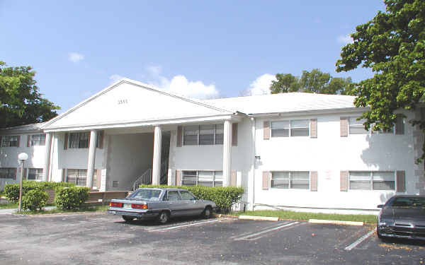 3050 Coral Springs Dr in Coral Springs, FL - Building Photo