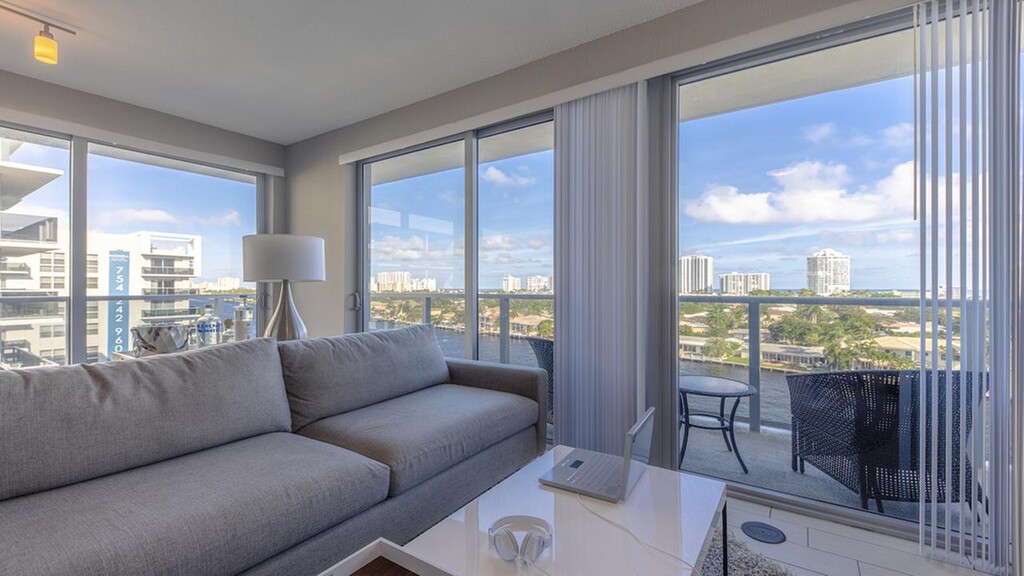 Emera Port Royale Apartments in Fort Lauderdale, FL