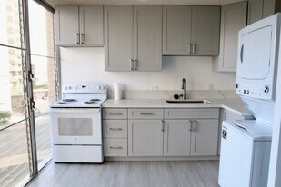 1702 Kewalo St, Unit 2BR 1BA Makiki apartment in Honolulu, HI - Building Photo