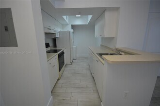 5085 NW 7th St in Miami, FL - Building Photo - Building Photo