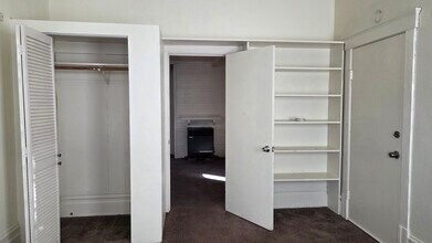 2440 12th Ave, Unit B in Oakland, CA - Foto de edificio - Building Photo