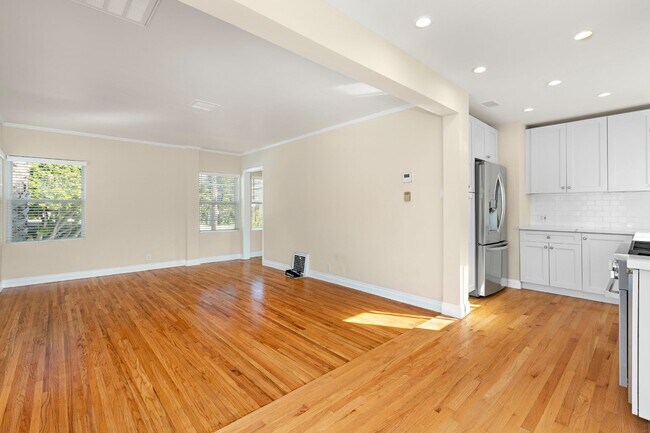 363 N Almont Dr in West Hollywood, CA - Building Photo - Building Photo