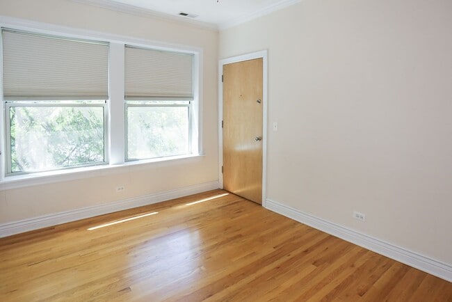 1208 W Waveland Ave, Unit 3 in Chicago, IL - Building Photo - Building Photo