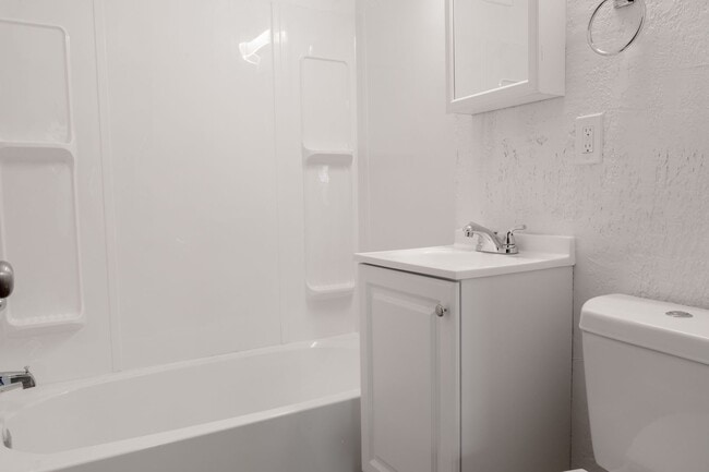 2 Midland Heights Cir in Midland, PA - Building Photo - Building Photo