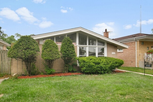 property at 15224 Oak St
