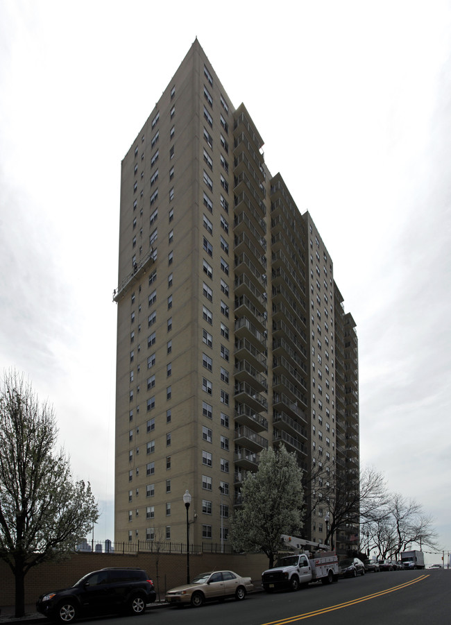 The Versailles in West New York, NJ - Foto de edificio - Building Photo