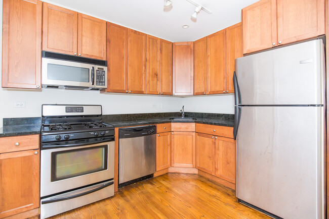 3816 N Sheffield Ave, Unit 1E
