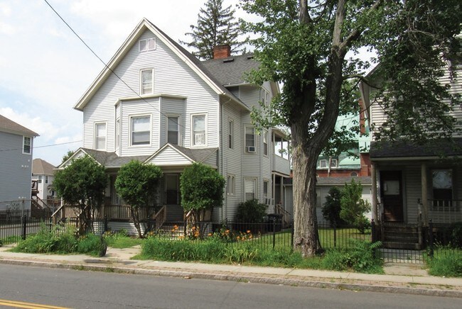 102 Capen St