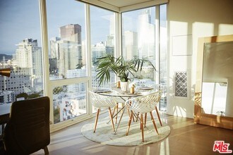 1050 S Grand Ave-Unit -1901 in Los Angeles, CA - Foto de edificio - Building Photo