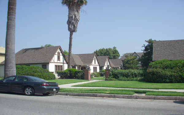 500 S El Molino Ave in Pasadena, CA - Building Photo