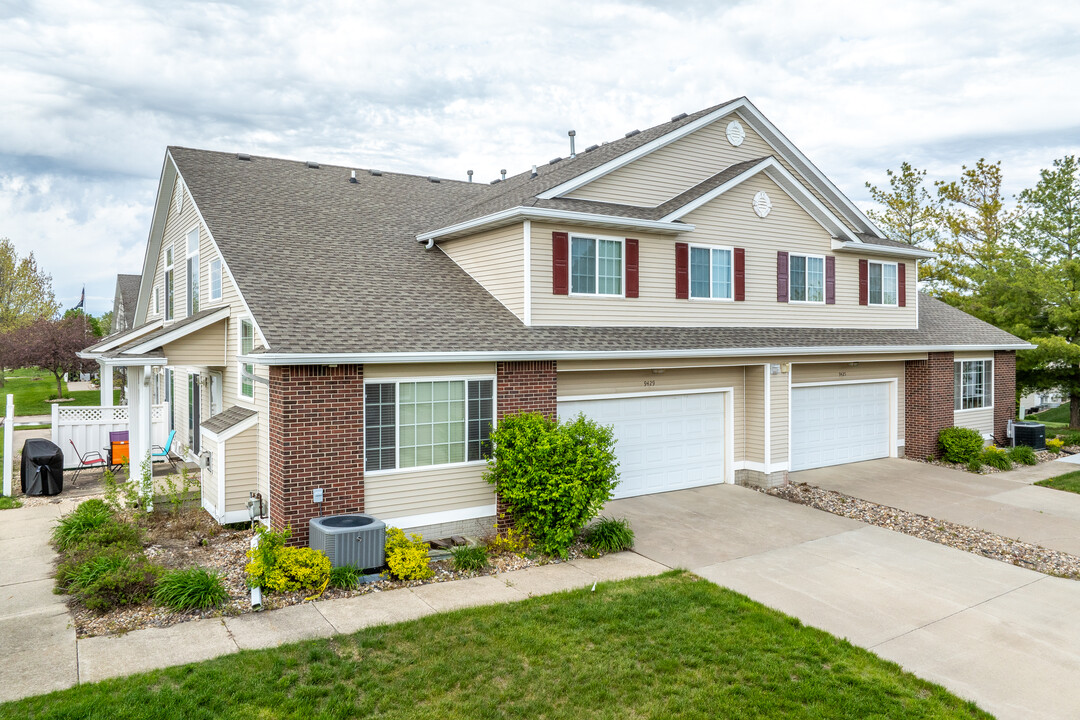 Bent Tree Meadows in Johnston, IA - Building Photo