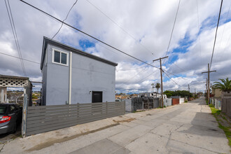 2049 1/2 Franklin Ave in San Diego, CA - Building Photo - Building Photo